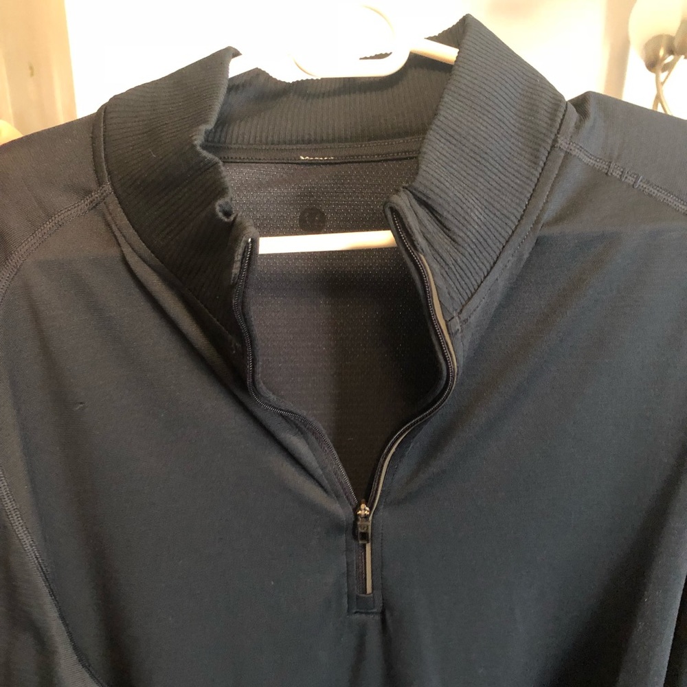 Lululemon men’s navy quarter-zip pullover